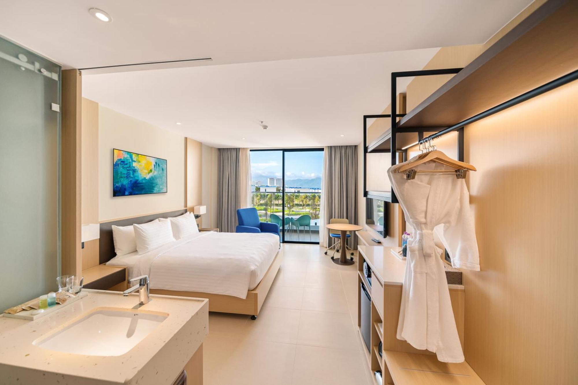 The Empyrean Cam Ranh Beach Resort 외부 사진